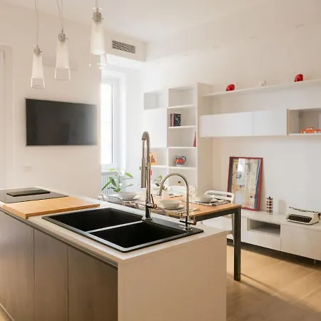 The Rent - Beautiful Two-bedroom Close To Cinque Giornate Square * מילאנו