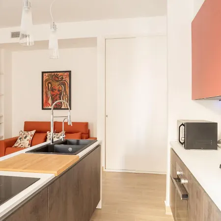 The Rent - Beautiful Two-bedroom Close To Cinque Giornate Square דירה *