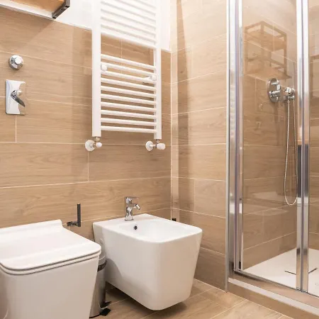 The Rent - Beautiful Two-bedroom Close To Cinque Giornate Square דירה *
