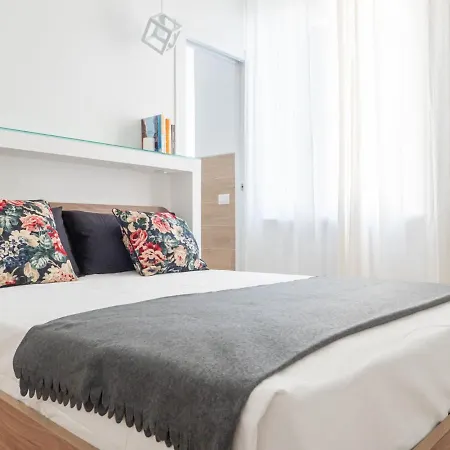 The Rent - Beautiful Two-bedroom Close To Cinque Giornate Square דירה מילאנו