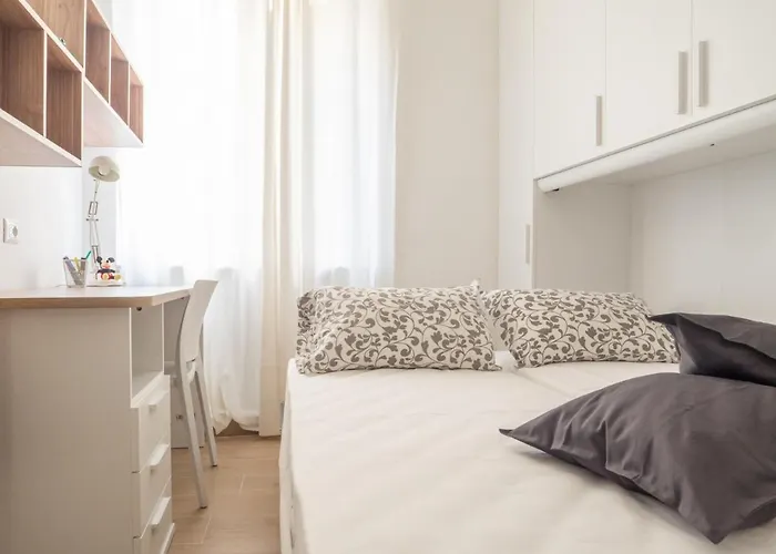 The Rent - Beautiful Two-bedroom Close To Cinque Giornate Square Daire *
