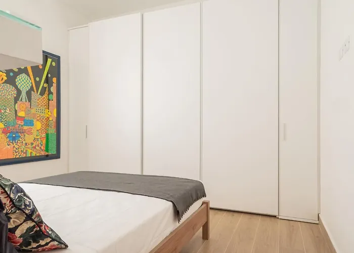 Daire The Rent - Beautiful Two-bedroom Close To Cinque Giornate Square *
