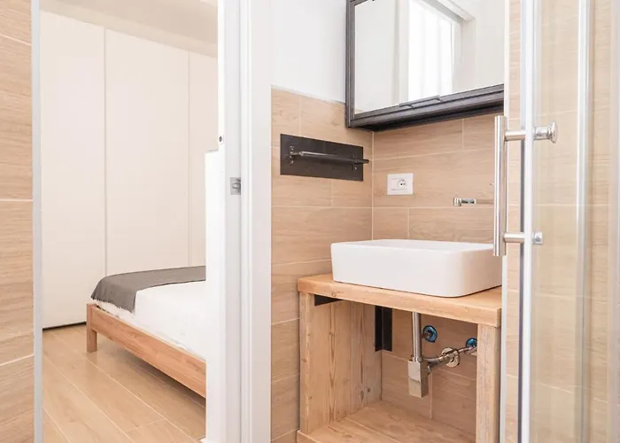 Daire The Rent - Beautiful Two-bedroom Close To Cinque Giornate Square *